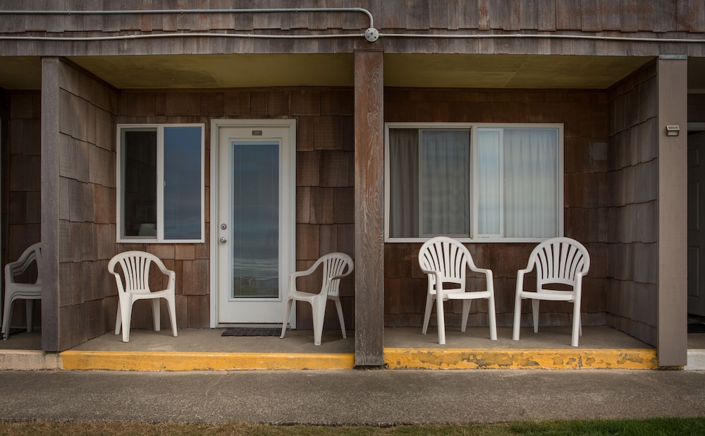 Silver Sands Motel