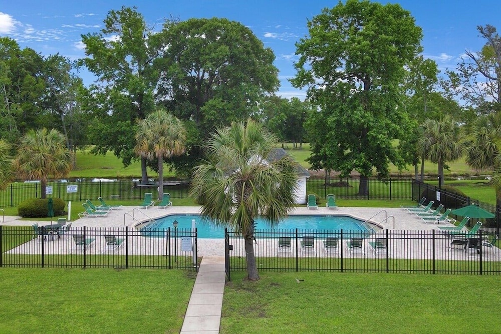 River Oaks 30h 2 Bedroom Condo