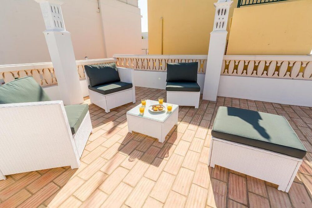 2bedroom House Cozy Typical Restored Single Storey 5 min From the Fuseta Beach view 3