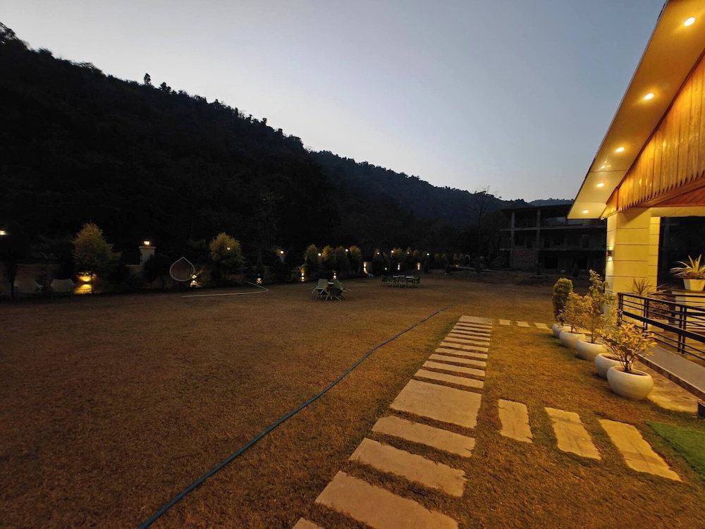 The Paradise - Luxury 3BR Villa Near the Airport in Dehradun