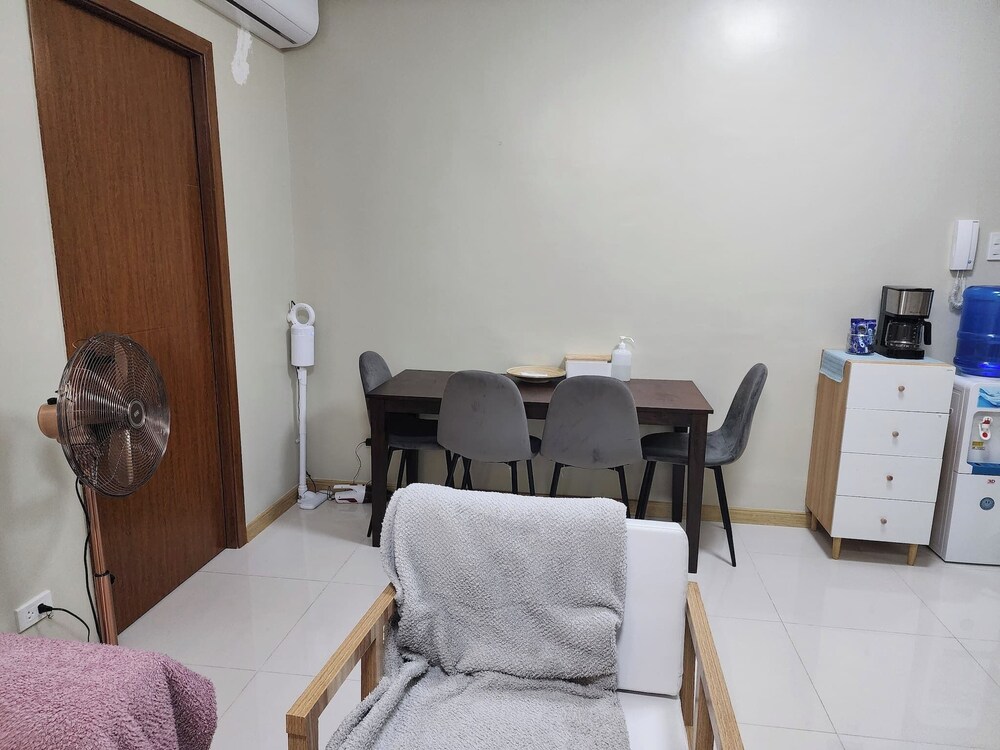 Cozy 1BR Condo in Mandaluyong City With City Skyline View