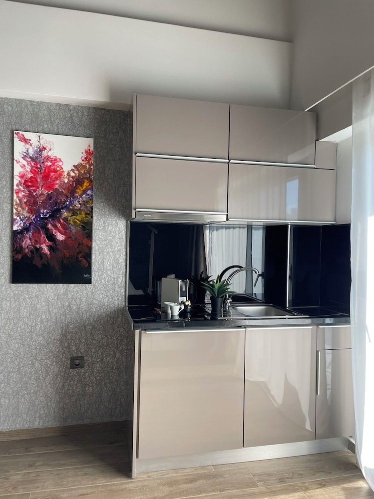 LUXSUITES