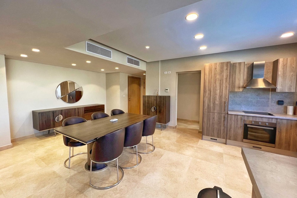 Xuru Stays I Homestyle 3BR Penthouse Pool & Beach View