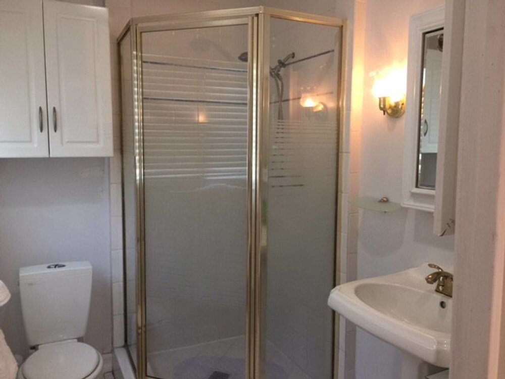 Van Nuys Vacations - Lovely Studio with a Pool - Property Image 16