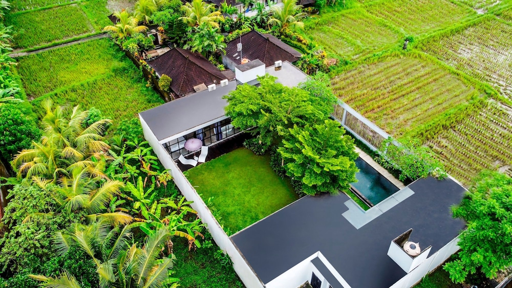Loft Volcano by Alfred in Bali - Stylish 2 BR Loft w Pool Garden Ricefields View