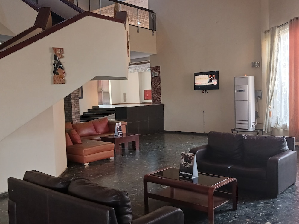 Lobby & Reception