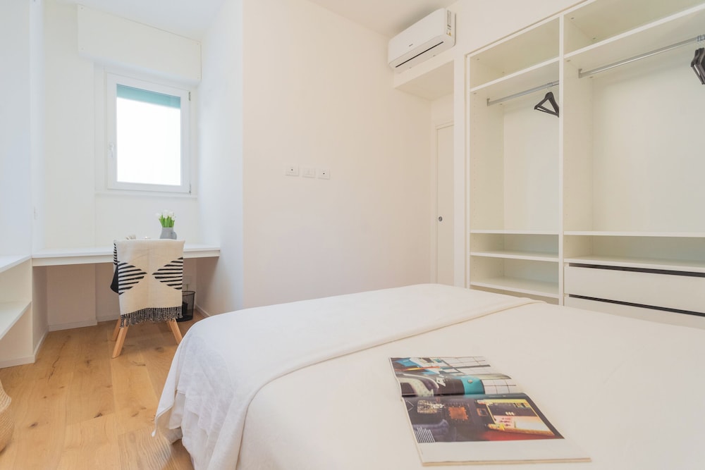 A Step From the Lake Apartment by Rent all Como