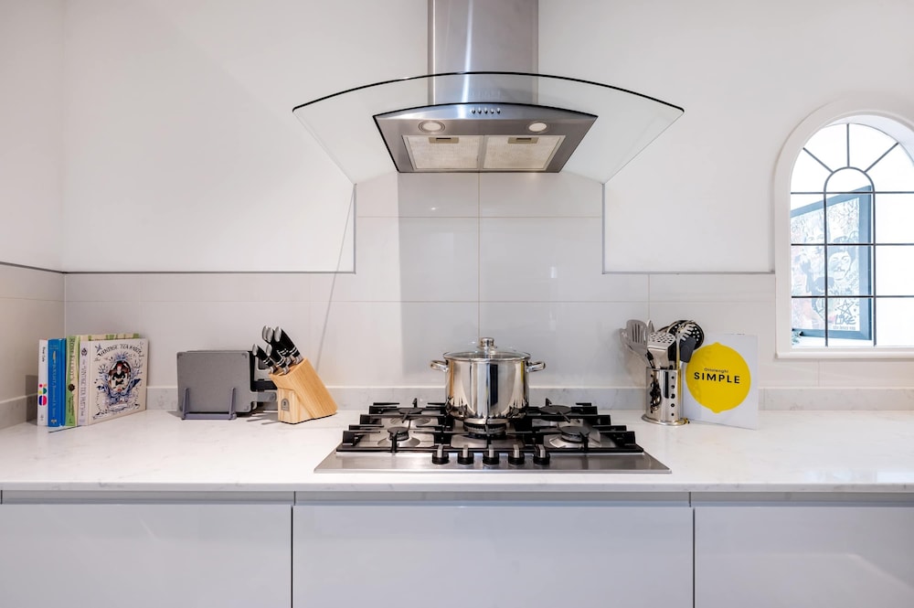 Lords Living -3 bed in Regents Park With Terrace