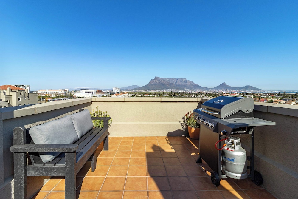 2 Bedroom, Mountain View Penthouse, Century City
