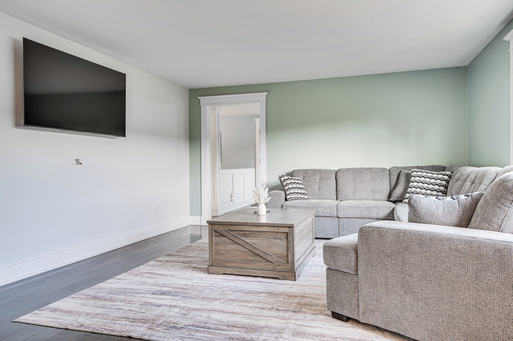 Golf, Hike & Explore: Family Home in Pembroke!