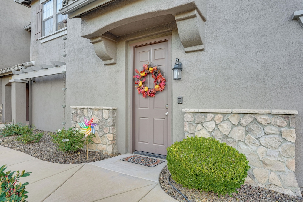 Stay, Work & Golf! Prescott Condo w/ WFH Setup