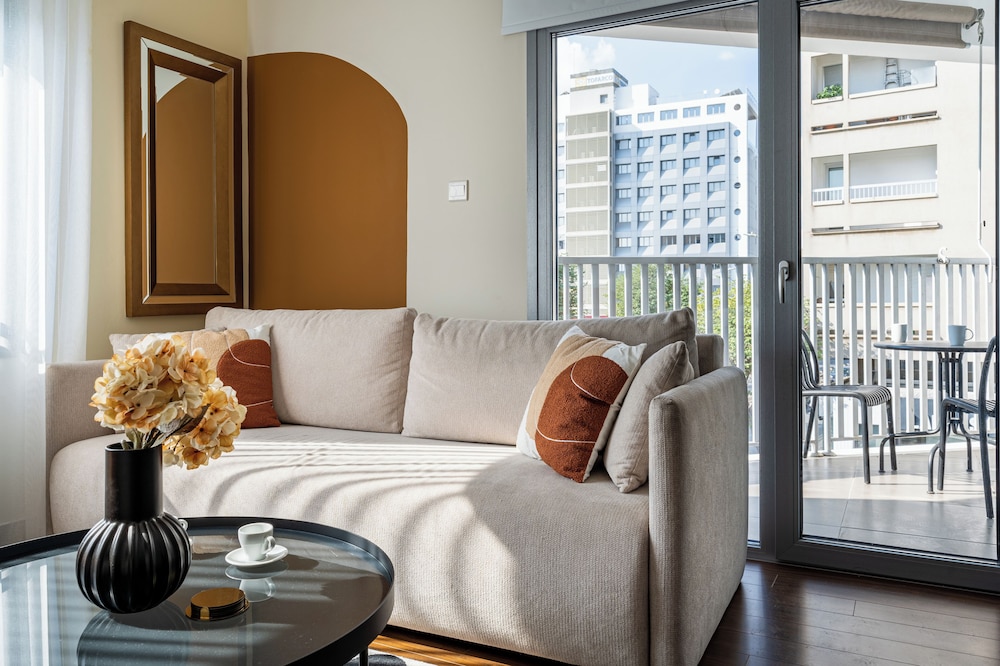 Local Host Living - Signature Apartments in Nicosia