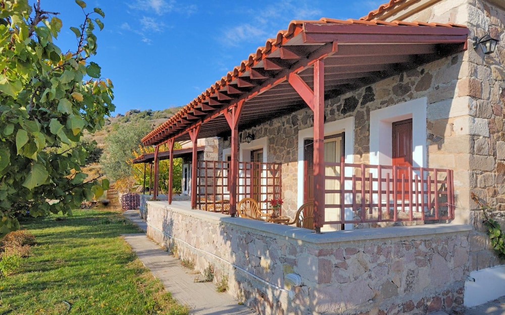 Troyan Hill Apartments