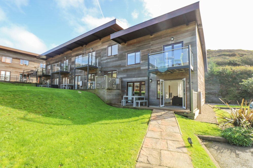Truro Vacations - Sea Breeze 17 Gannel - Property Image 1