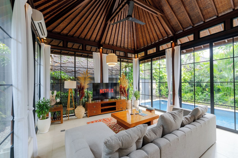 Villa Boholuma by Pertama Management