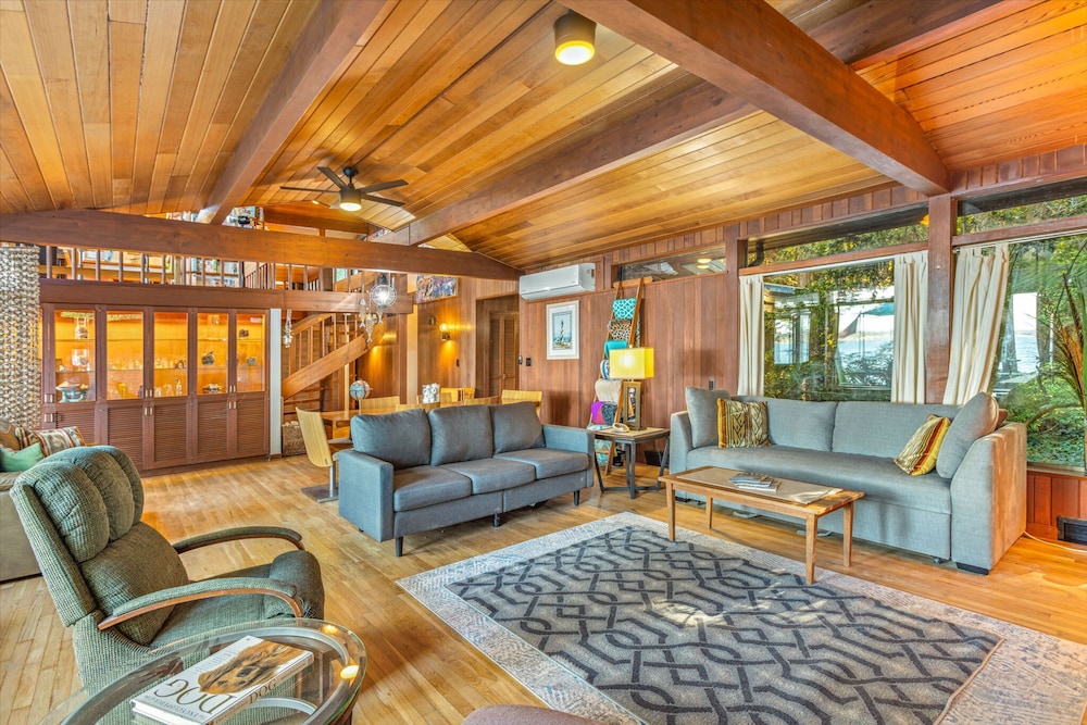 Puzzle Point Lodge in Poulsbo