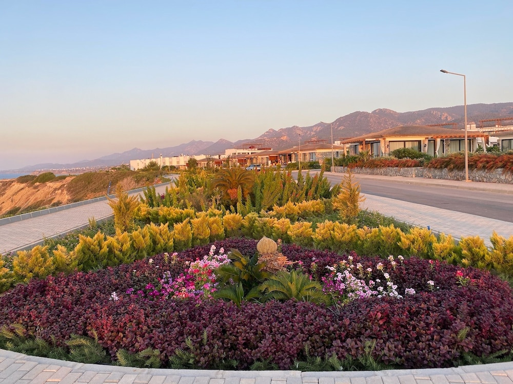Gorgeous Seafront Villa in a Prime Resort