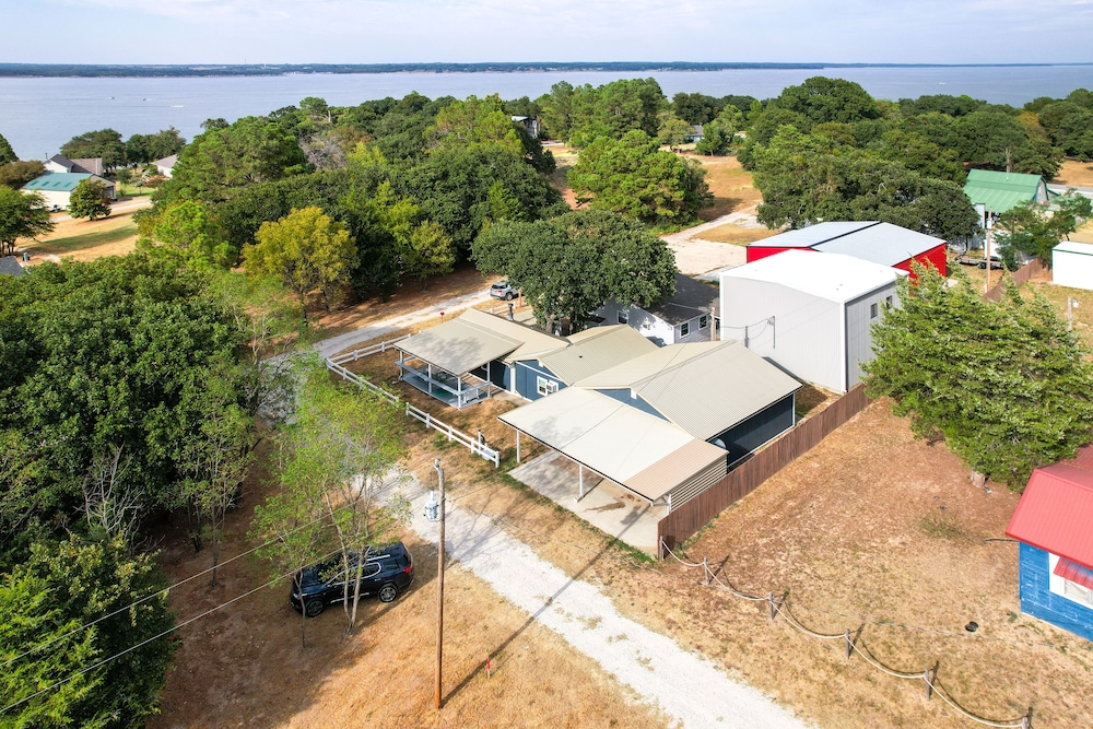 Kingston Cabin Rental: Walk to Lake Texoma Beaches view 4