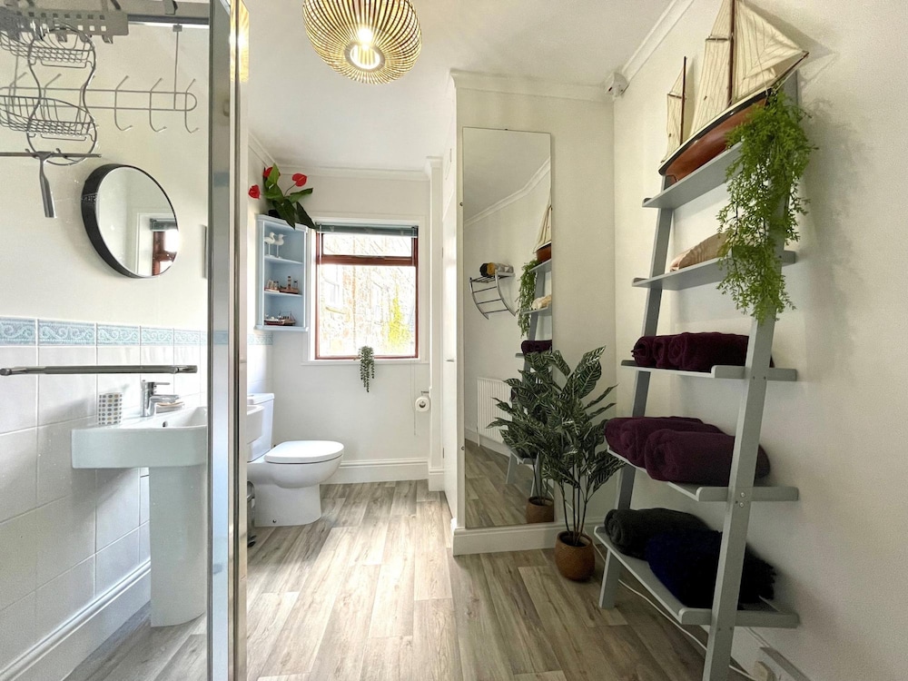 Charming 2 Bed House Central Penzance view 5