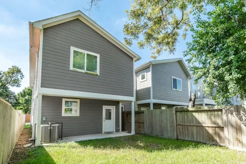 Stylish 3BR Townhome Near Downtown The Heights