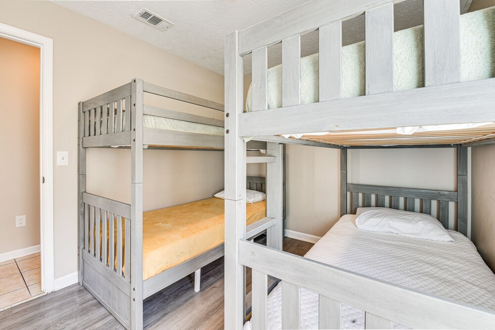 Charming PCB Home ~ 1 Mi to Beach Access! view 2