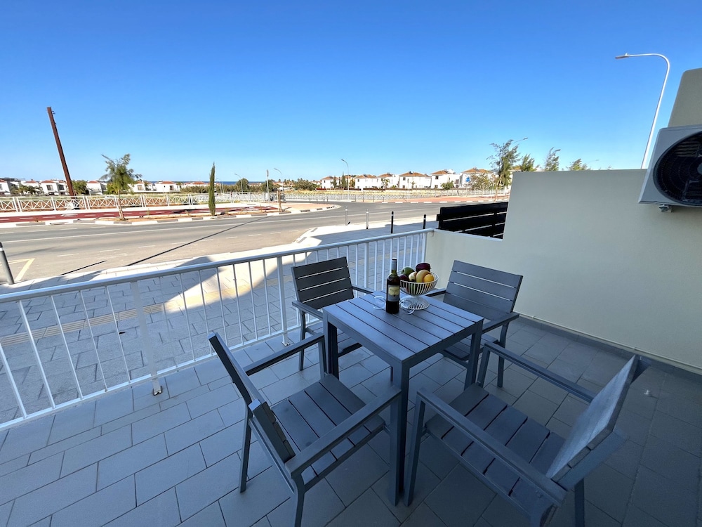 93 KAP - Stay Almyra House