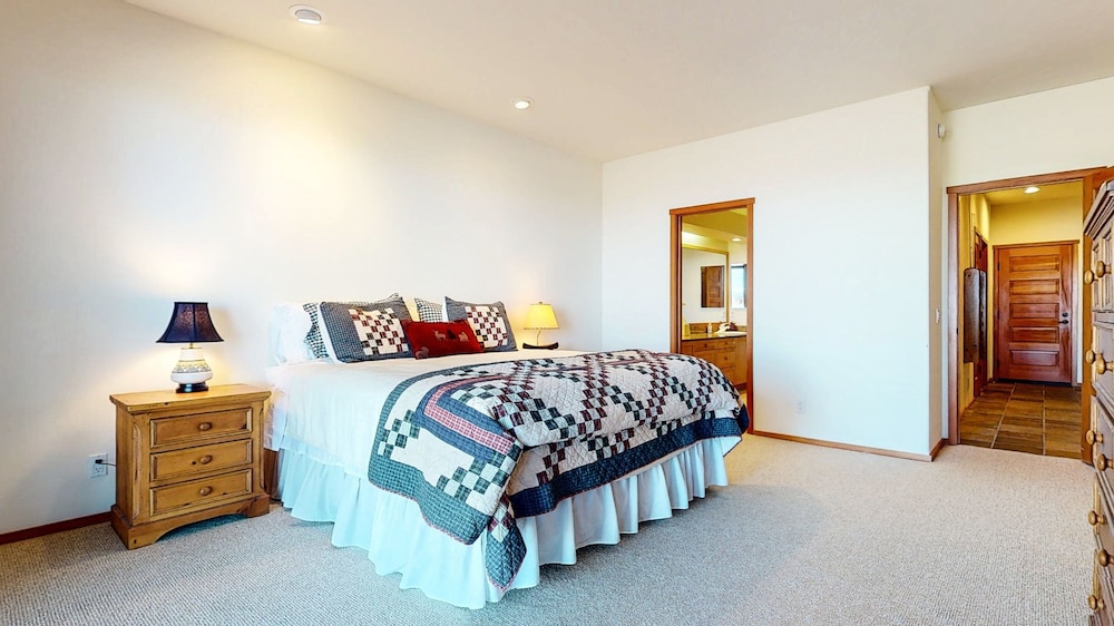 Snowcreek V #819 4 Bedroom Condo