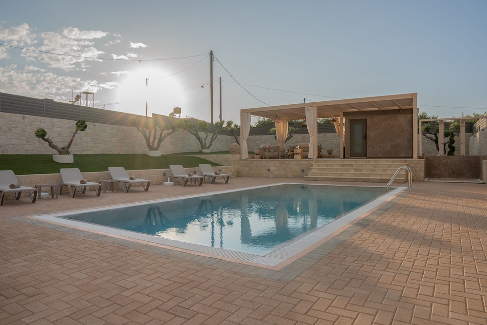 Avelia Luxury Villa With Private Pool