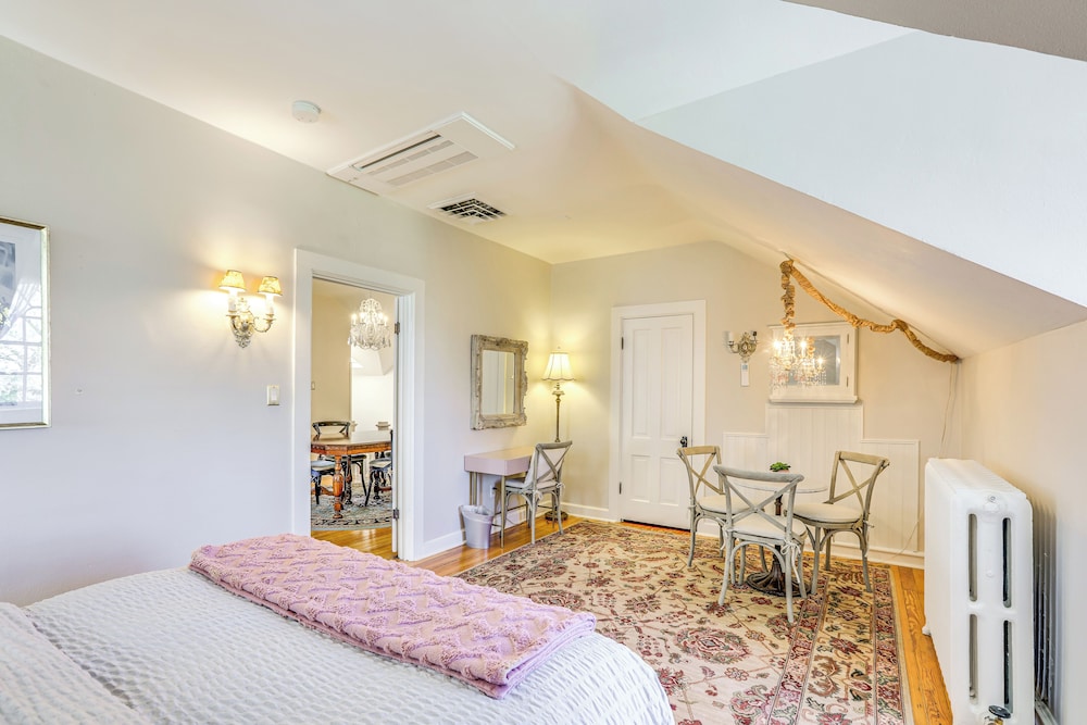 Historic French Consulate in Cap Hill w/ Yard