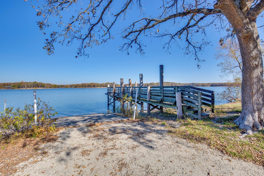 Indoor Pool & Boat Ramp: Lake Tawakoni Group Gem