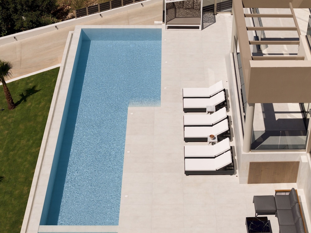 Luxurious Villa Dias With Tennis Court by Estia