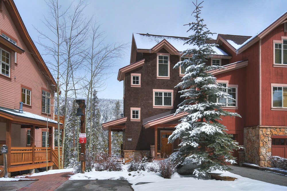 6546 Settlers Creek Townhomes 2 Bedroom Townhouse by RedAwning