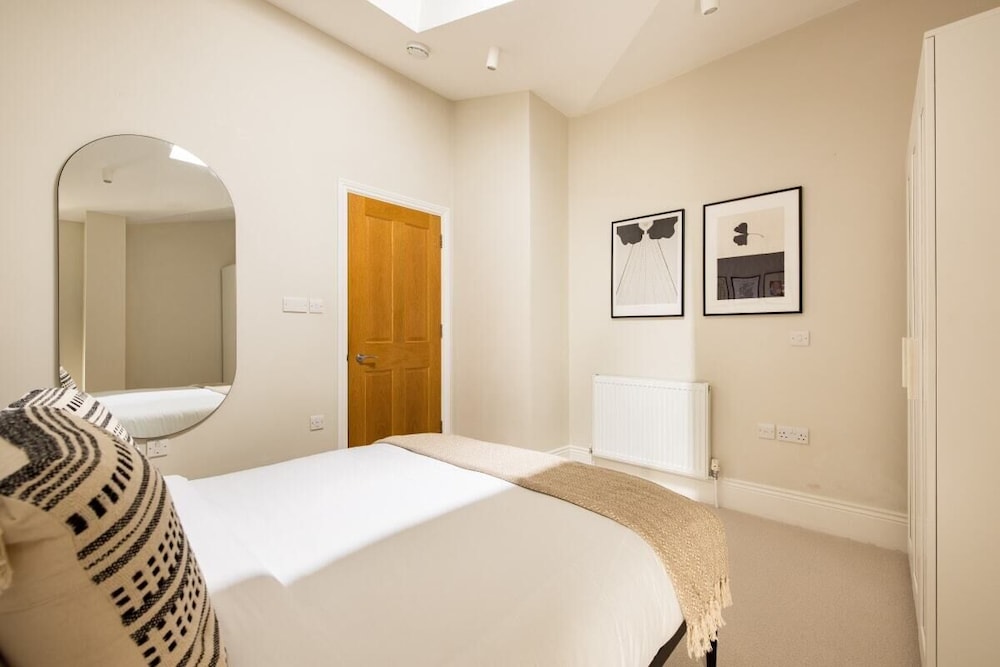 The Tooting Hideout - Dazzling 3bdr Flat With Balcony
