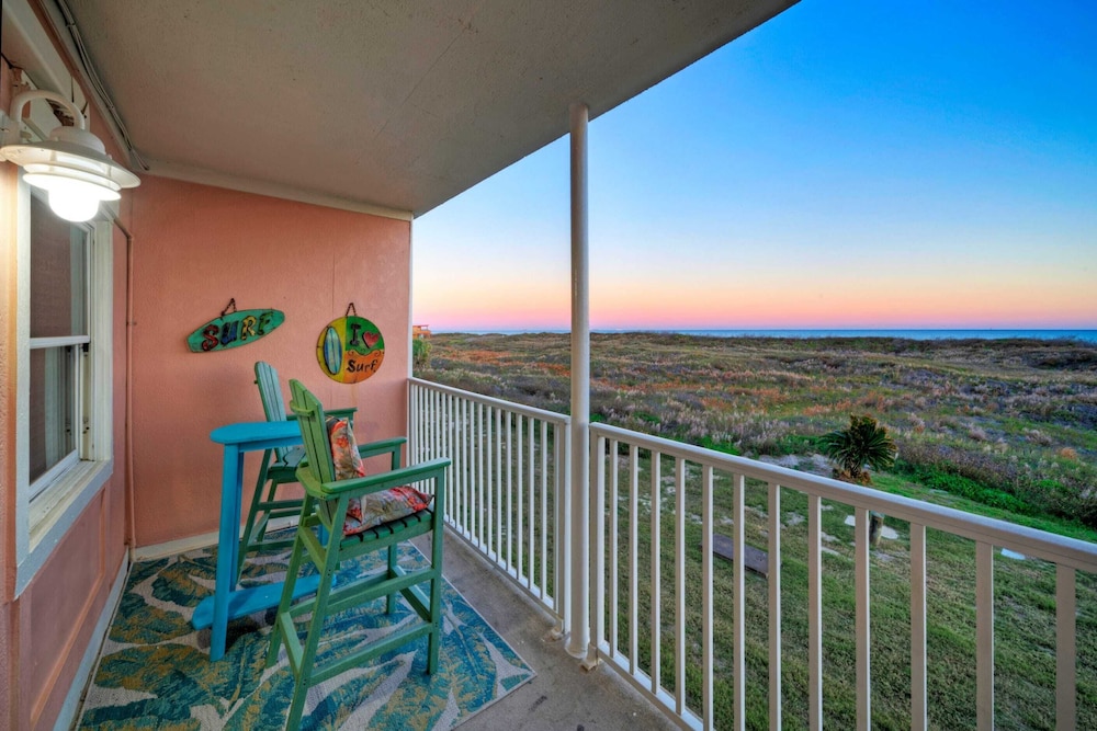 2 Condos in Beachfront Complex Pool Pickleball Bubbly Blew Seaside Blessing