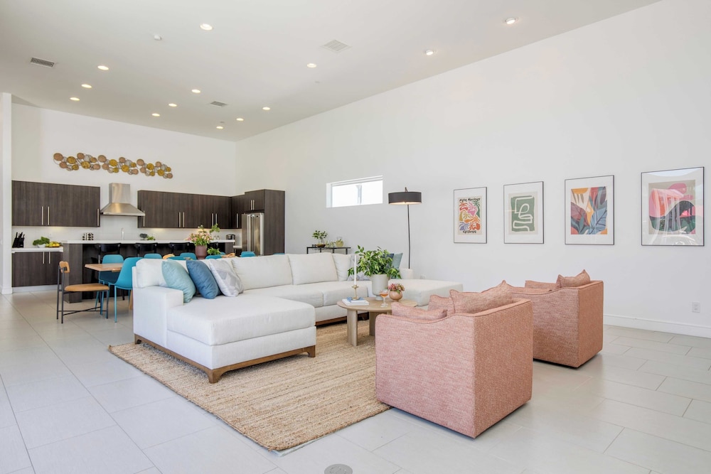 Sleeps 28! 2 Luxe Villas w/ Pool & Putting Green Polo Villas Nova by Avantstay