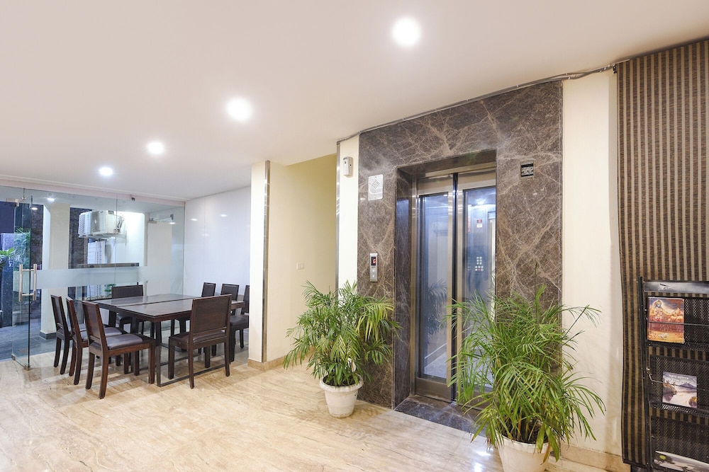 Fabhotel Monsella