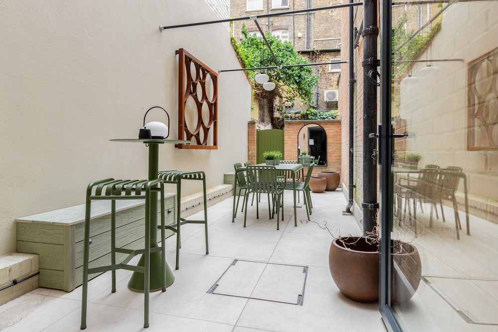 Culford Gardens III by Onefinestay