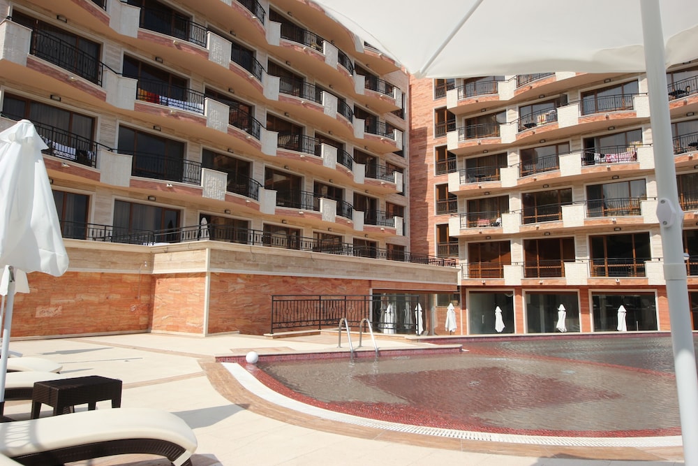 River Park - Menada Apartments