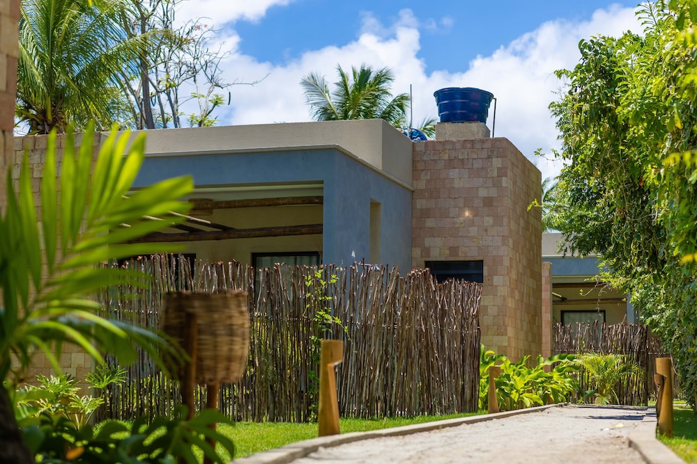 Hotel Mirai Milagres - Image 1