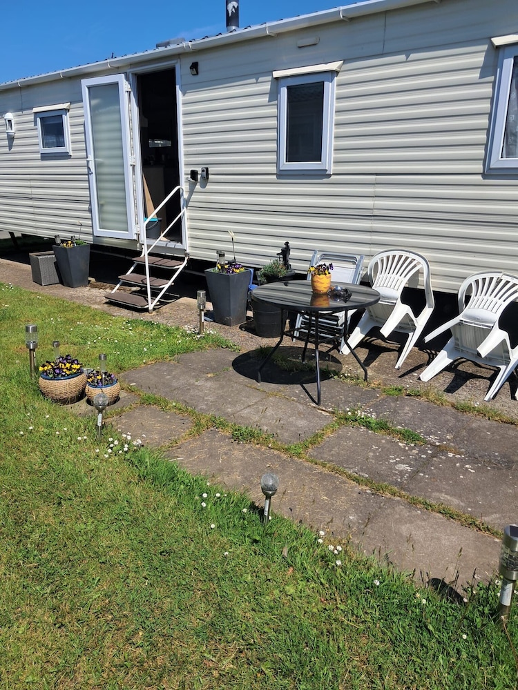 3 Bed Caravan - Sleeps 8 - Pets - Parking - Wifi