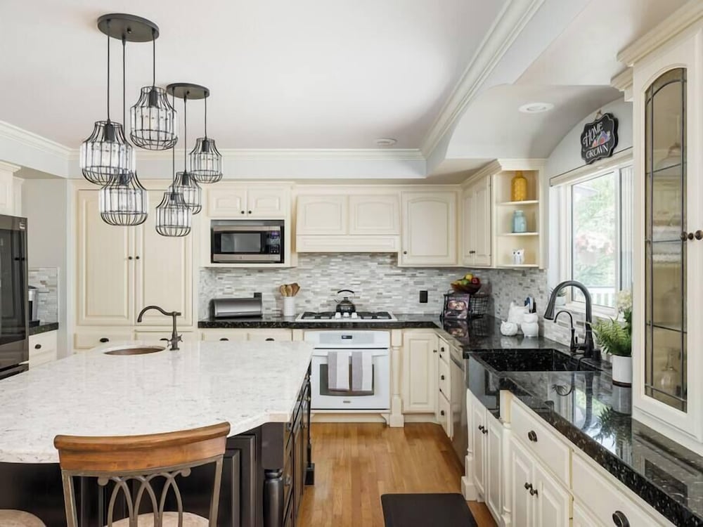 Luxury 5br 3 5ba w Pool Hot Tub