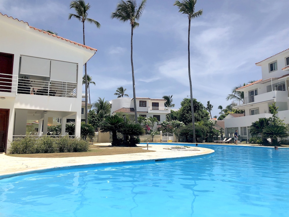 Los Corales Tropical Beach Resort & SPA