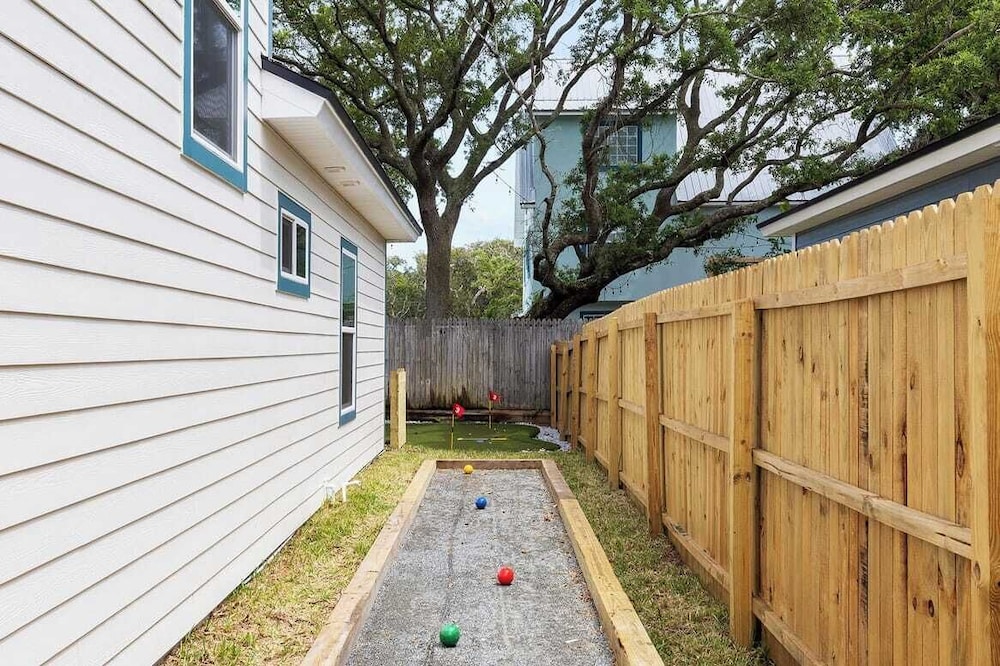 Beach Retreat w/ Putting Green, Hot Tub, 2 Free Bikes Golden Hour by Avantstay