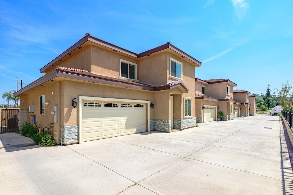 Modern Spacious Home Bright Family Group Friendly