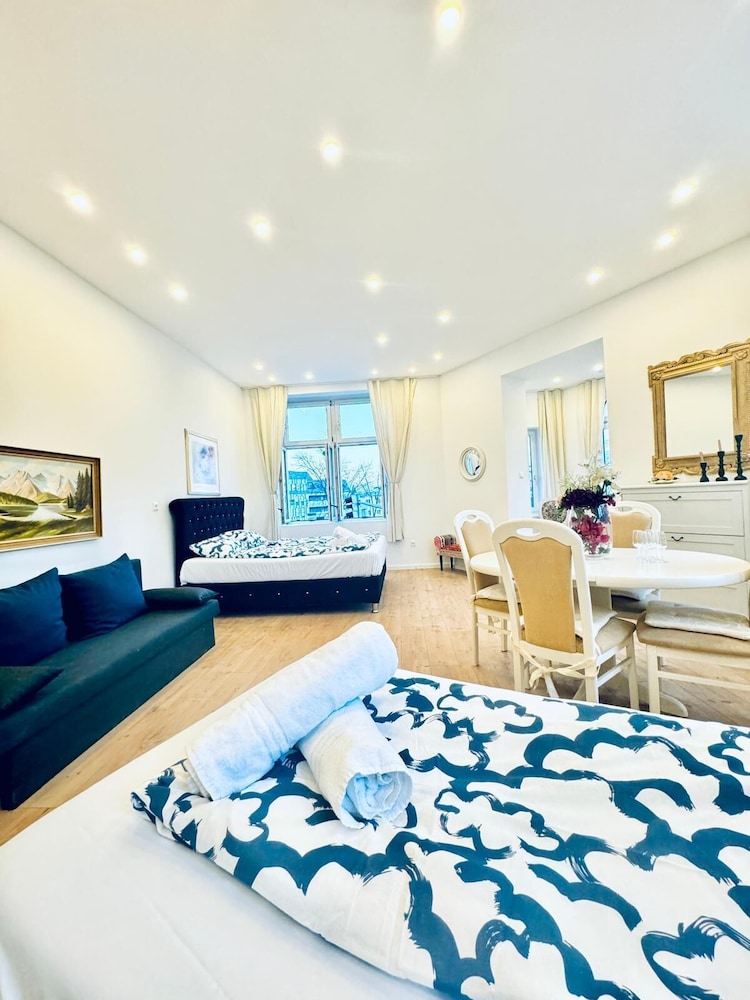 Spacious 3BR Near Kaufpark Alterlaa
