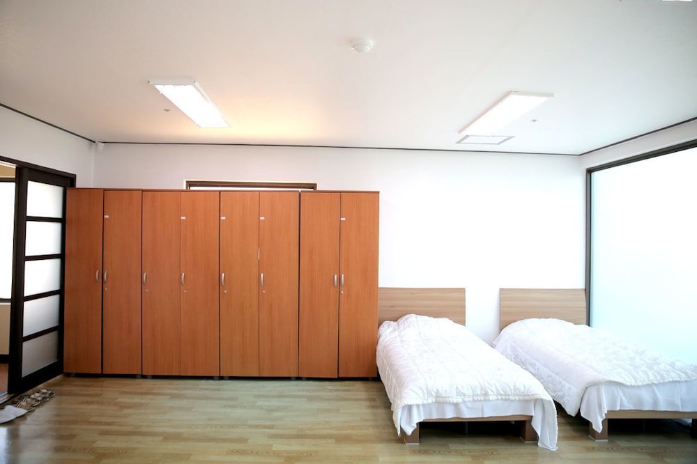 Geomunoreum Hostel