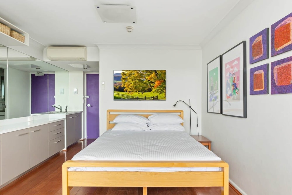 Cosy Studio With City Views