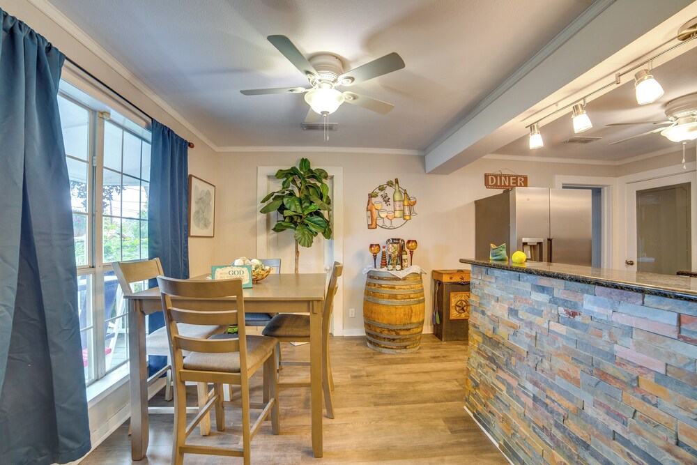 7 Mi to Lake Fork: Cottage w/ Deck in Quitman