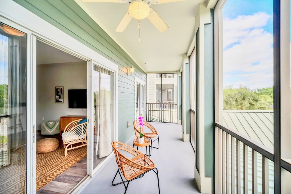 Tropical Styled Condo w Outdoor Pool and Hot Tub view 2