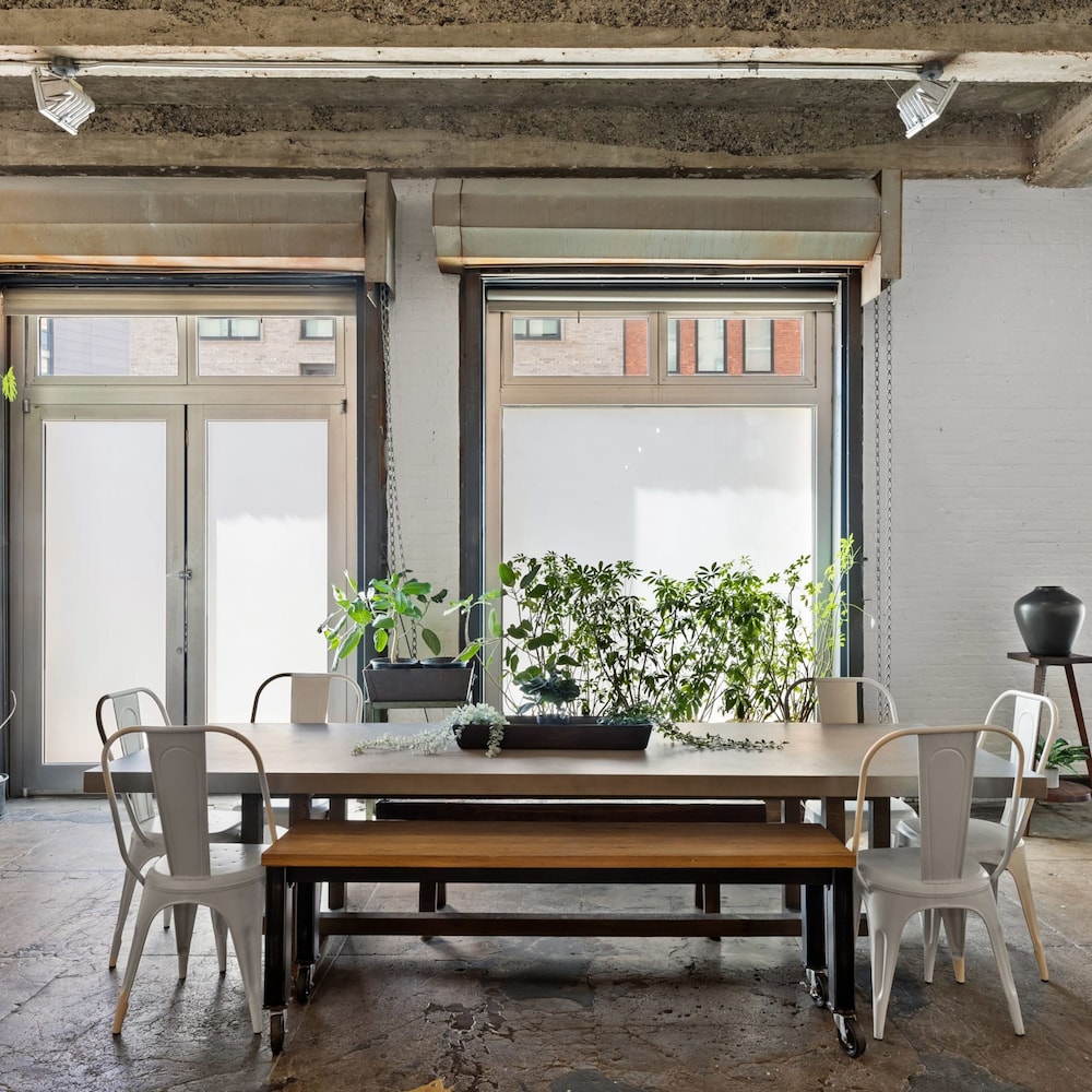 Greenwich Court by Rove Travel 3BR Loft w Sauna